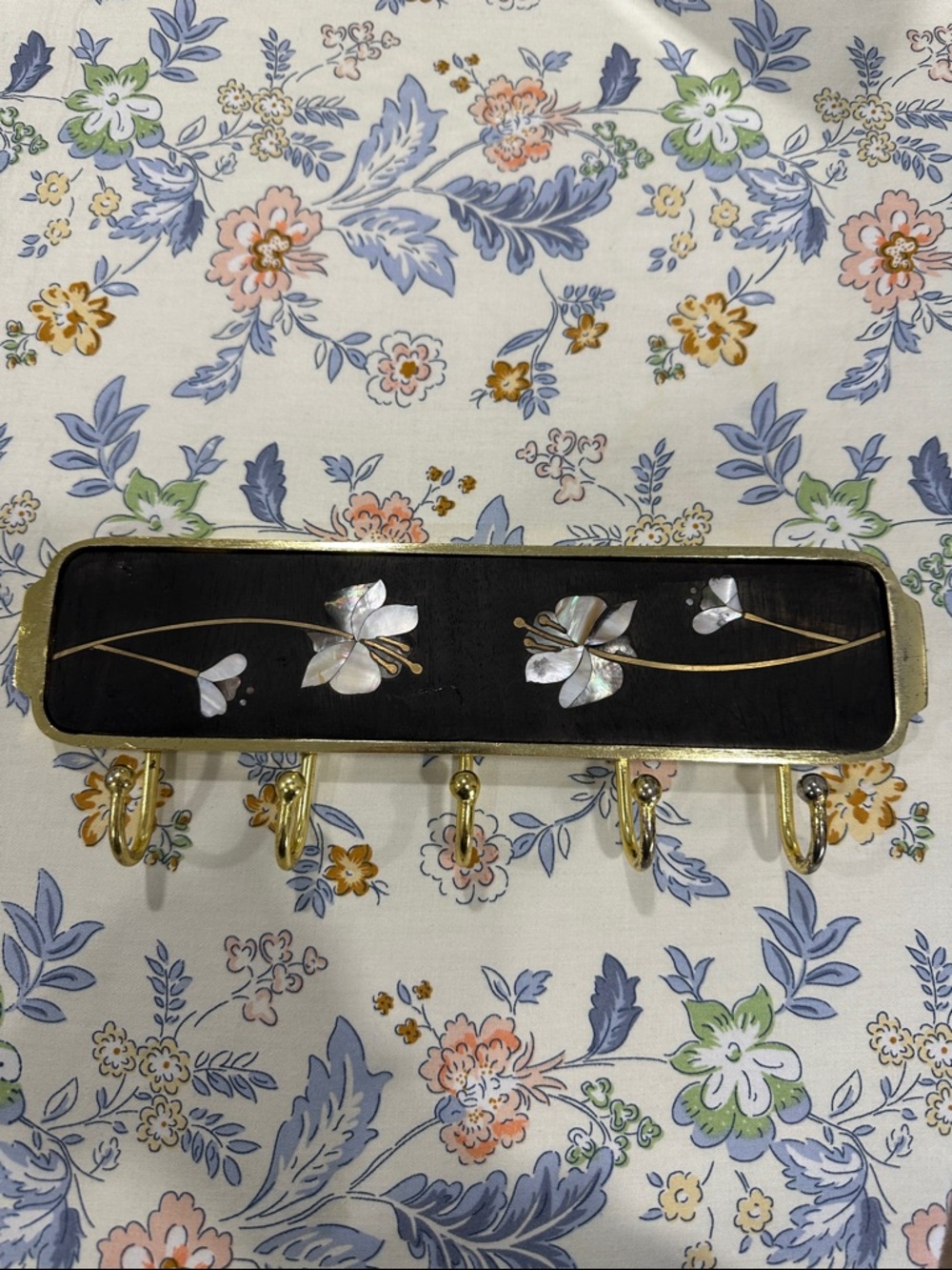 🆕 Anthropologie | Mother of Pearl Floral Wall Hook Rack - Picture 2 of 4